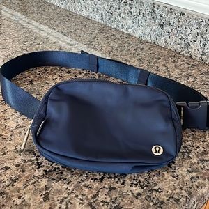 Lululemon Everywhere Crossbody